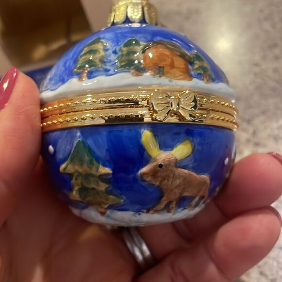 Christmas Season Ornament Gold Trim Finish - It Opens - NIB - Picture 6 of 10